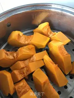 Make Pumpkin buns step 1