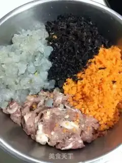 Make Carrot shrimp and pork dumplings step 1