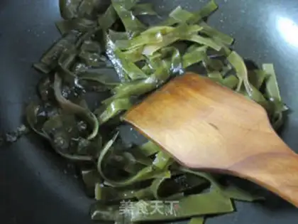 Make Shrimp-flavored fishball seaweed soup step 2