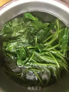 Make Spicy spinach step 1