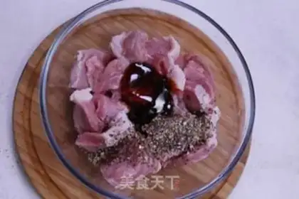 Make Colored black beef string step 0