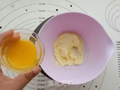 Make Coconut ball step 3