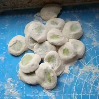 Make Northeast acid dumplings step 2