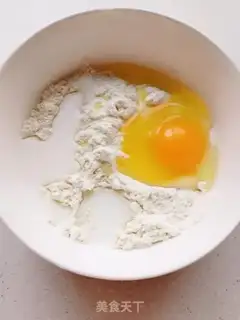 Make Egg milk hand noodles step 1