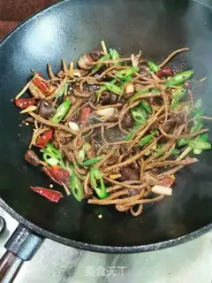 Make A dry pot of tea, mushrooms, bouquets step 5