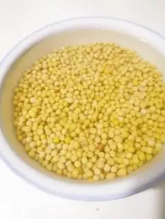 Make Homemade soybean sprouts step 1