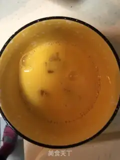Make Scrambled eggs step 1