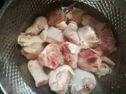 Make Chicken leg stew with carrots step 1