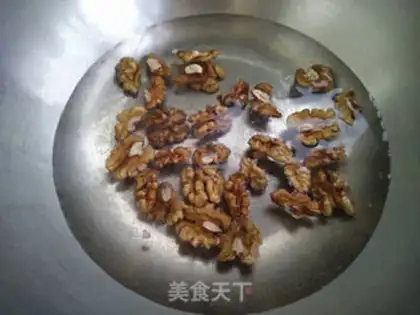 Make walnut chicken step 1