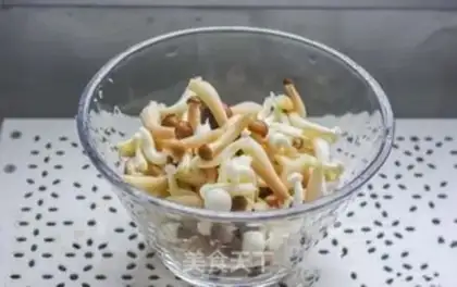 Make Roach mushroom soup step 1