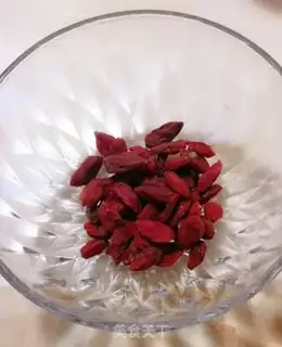 Make A silver spoon with red dates step 2