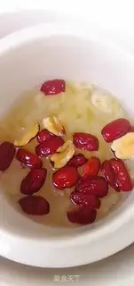 Make A silver spoon with red dates step 3