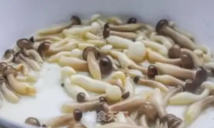 Make Roach mushroom soup step 3