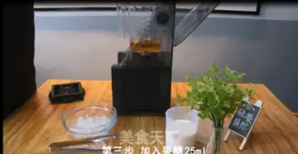 Make Milk cap tea. Mango velvet step 2
