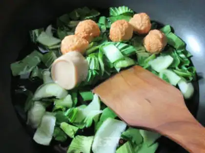 Make Goldfish omelet soup step 2