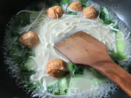 Make Goldfish omelet soup step 4