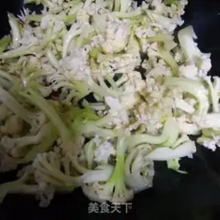 Make Homemade garlic bouquets step 4