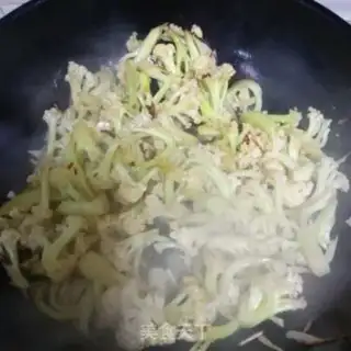 Make Homemade garlic bouquets step 5