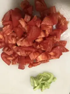 Make Tomato egg hot noodles step 1