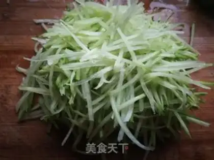 Make radish silk soup step 1