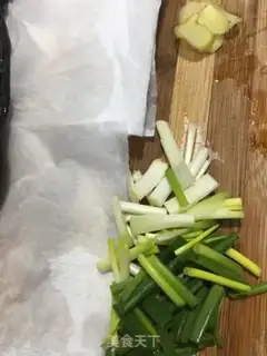 Make Tomato mackerel soup step 1