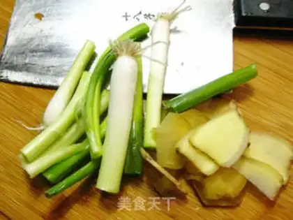 Make Six-heavy pig elbows step 2
