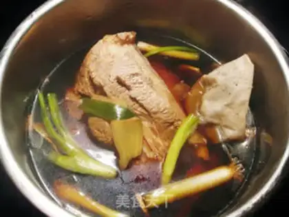 Make Six-heavy pig elbows step 4
