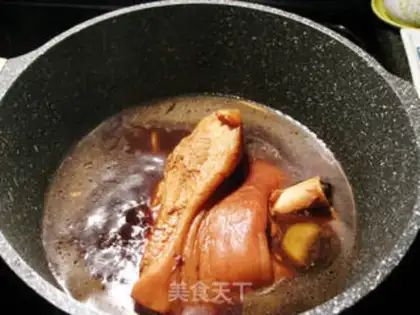Make Six-heavy pig elbows step 6