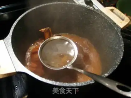 Make Six-heavy pig elbows step 7