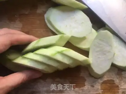 Make A fan of silk melons step 1