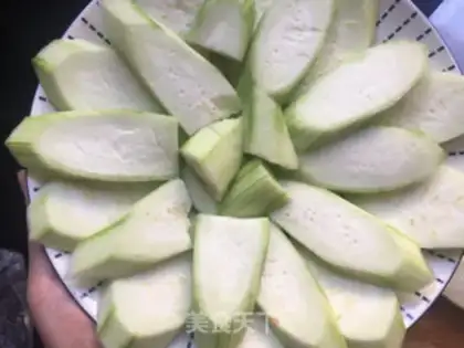 Make A fan of silk melons step 2
