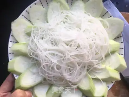 Make A fan of silk melons step 3