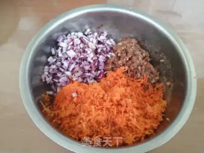 Make Pork carrot onion pie step 5