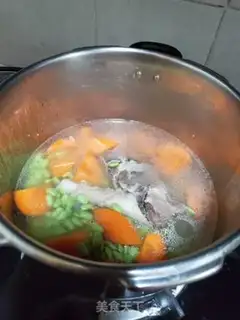 Make Pigbone carrots, soybean soup step 4