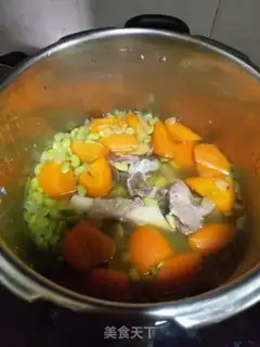 Make Pigbone carrots, soybean soup step 5