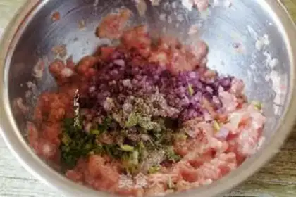 Make Fried onion pork pie step 2