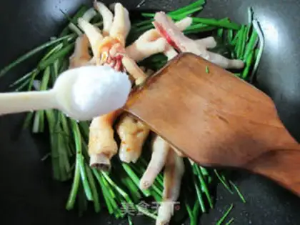 Make Chicken claws onions step 5