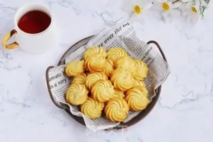 Make Light cream cookies step 12