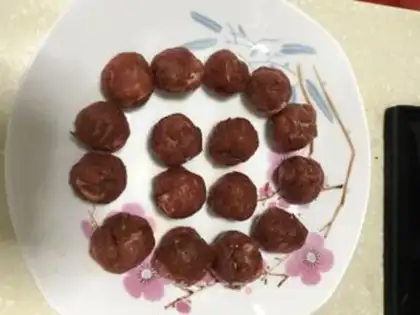 Make Spicy beefballs step 1