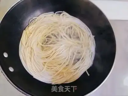 Make Spicy sauce with a pair of cold noodles step 8