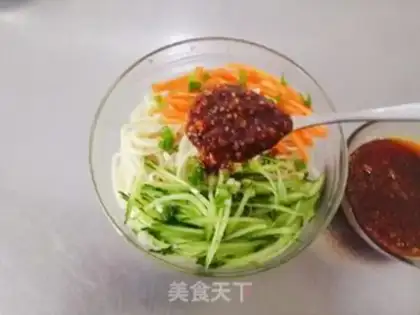 Make Spicy sauce with a pair of cold noodles step 11