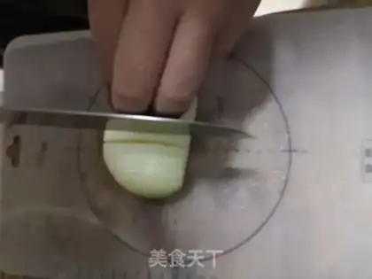 Make Three minutes of onion gravy step 1