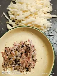 Make Flaming mushrooms and radish step 0