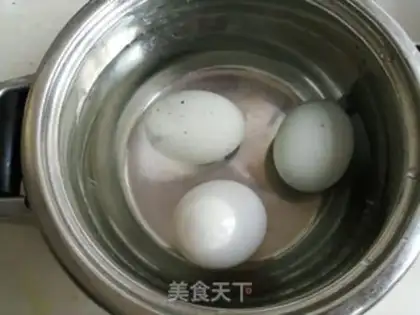 Make Three-coloured eggs step 2