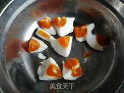 Make Three-coloured eggs step 3