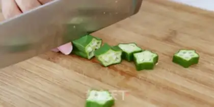 Make Autumn steamed eggs step 1