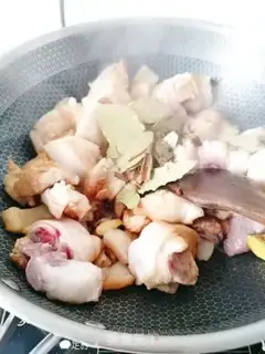 Make Soy pig hoofs step 3
