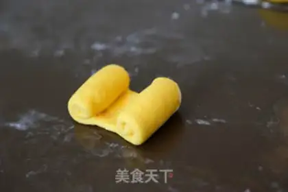 Make Pumpkin rolls step 14