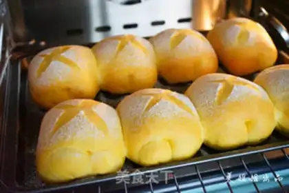 Make Pumpkin rolls step 20
