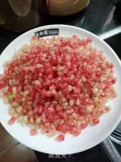 Make Fresh pomegranate juice step 0